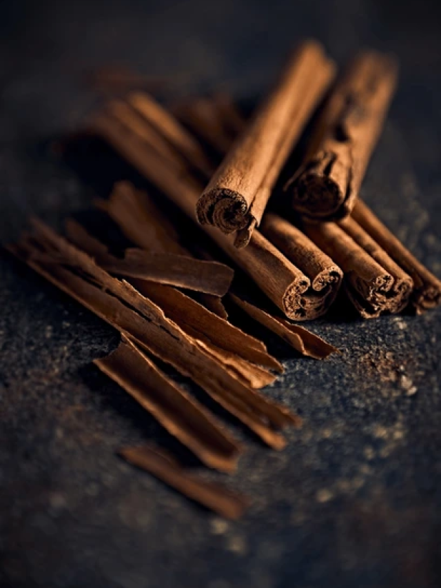 Cinnamon Benefits : महिलांसाठी दालचिनीचे सेवन आहे वरदान!