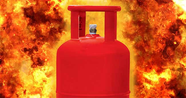 Cylinder blast : सिलेंडरच्या स्फोटात संसार उध्वस्त