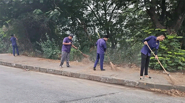 Deep Cleaning Campaign : नव्या वर्षाच्या स्वागतासाठी सायन – पनवेल महामार्गासह शहरातील मुख्य रस्त्यांवर डीप क्लीनिंग मोहीम सुरु