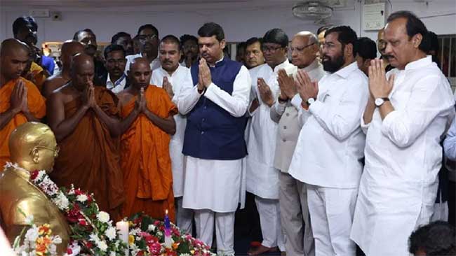 Mahaparinirvan Din : महापरिनिर्वाण दिनानिमित्त नवनिर्वाचित सरकारने केले महामानवाला अभिवादन