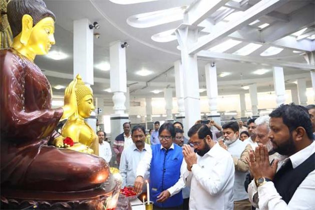 Eknath Shinde : उपमुख्यमंत्री एकनाथ शिंदे यांनी दीक्षाभूमीला दिली भेट