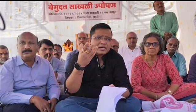 Karjat Municipal Council : कर्जत नगरपरिषदेच्या भोंगळ कारभार विरोधात नागरिकांचे आमरण साखळी उपोषण