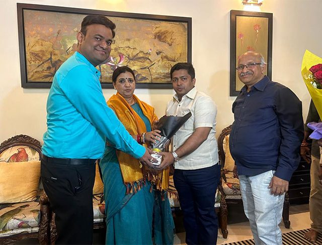 Madhuri Misal : विशाल कडणे यांची राज्यमंत्री आ. माधुरी मिसाळ यांच्या निवासस्थानी अभिनंदनपर सदिच्छा भेट!