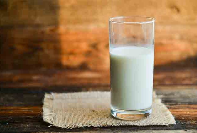 Health Tips : थंडीत रोज गरम दुधासह खा हे ड्रायफ्रुट