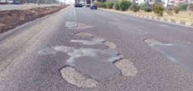 Pune-Solapur Highway : पुणे-सोलापूर राष्ट्रीय महामार्गाची पूर्णपणे दुर्दशा!