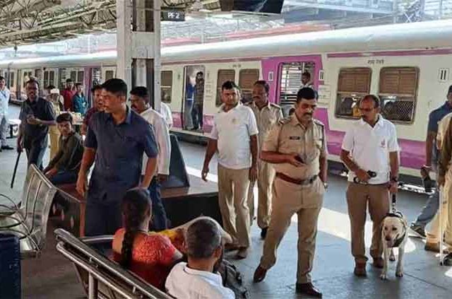 Pune News : पुणे रेल्वे स्टेशनवर बॉम्ब ठेवल्याचा फोन; पोलीस अलर्ट मोडवर!
