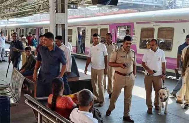 Pune News : पुणे रेल्वे स्टेशनवर बॉम्ब ठेवल्याचा फोन; पोलीस अलर्ट मोडवर!