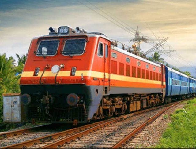 रेल्वे प्रवाशांना अतिरिक्त सामानासाठी पैसे मोजावे लागणार नाहीत, रेल्वेमंत्र्यांचे स्पष्टीकरण