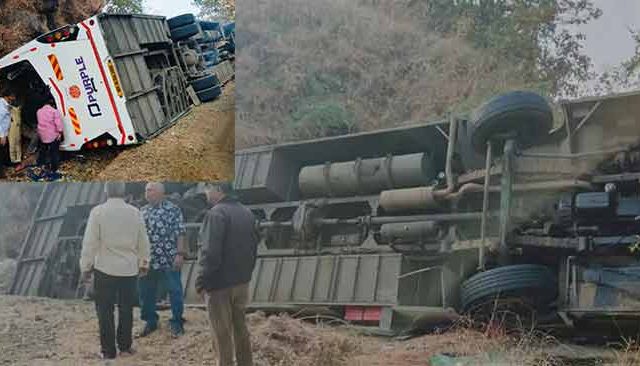 Tamhini Ghat Accident : ताम्हिणी घाटात प्रवाशांनी खचाखच भरलेली बस उलटली!