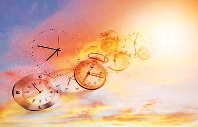 Vastu Shastra: घड्याळाची ही दिशा बदलू शकते तुमचे भाग्य, मिळणार यश-संपत्ती