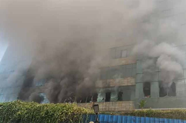 Worli Fire : अग्नितांडव! वरळीतील पूनम चेंबर्स इमारतीला भीषण आग