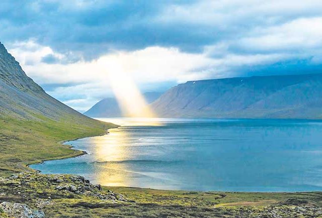 सूर्यासी चालणे तुझिया बळे