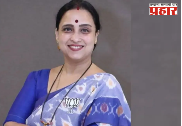 'उद्धव ठाकरे सोयीनुसार हिंदुत्वाचा मुखवटा लावतात'