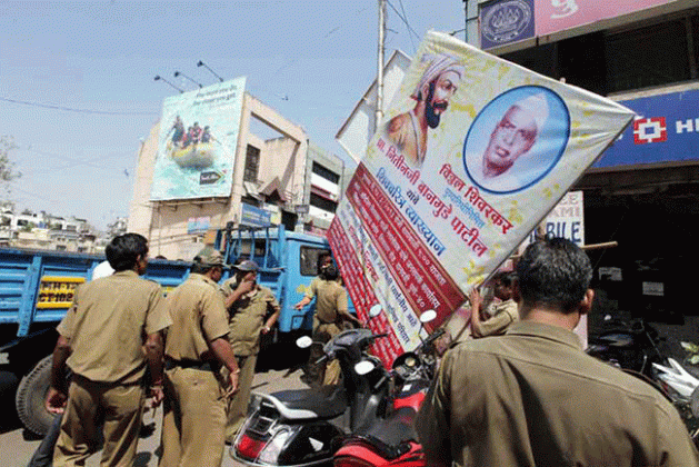 Thane Hoardings Mission : ठाण्यात अनधिकृत फलक हटविण्याची मोहीम