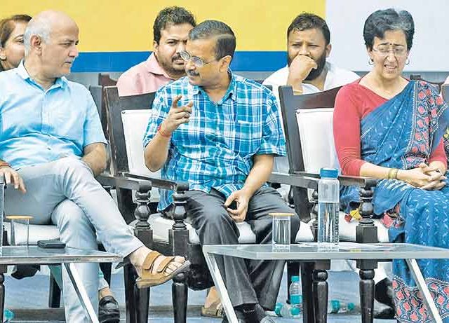 केजरीवाल नायक की खलनायक?