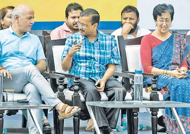केजरीवाल नायक की खलनायक?