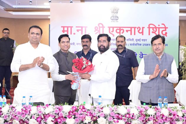 आदित्य ठाकरेंनी मारली दांडी, शासकीय बैठकीत उद्धव सेनेची कोंडी