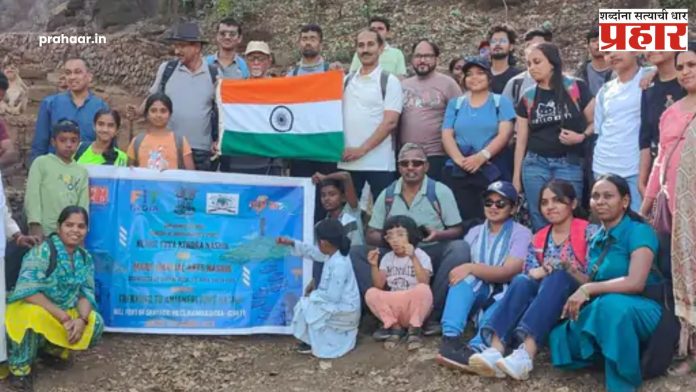 Anjaneri Fort : अंजनेरी किल्ल्यावर ट्रेकर्सनी 'तिरंगा' फडकावला