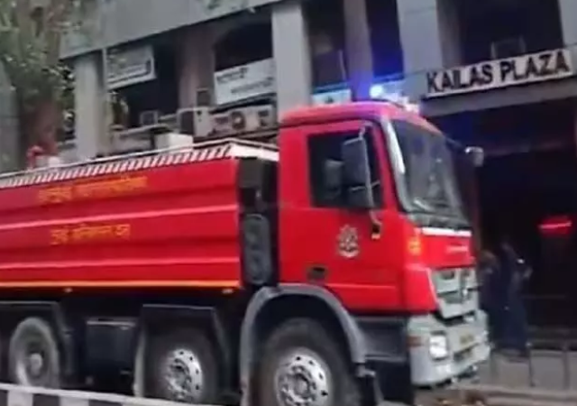 घाटकोपरच्या कैलास प्लाझा इमारतीला आग