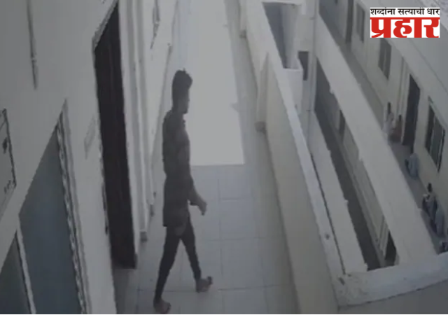 महाविद्यालयाच्या तिसऱ्या मजल्यावरुन आत्महत्या