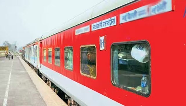 Rajdhani Express : राजधानी एक्स्प्रेस ठरली देशातील सर्वाधिक श्रीमंत ट्रेन!