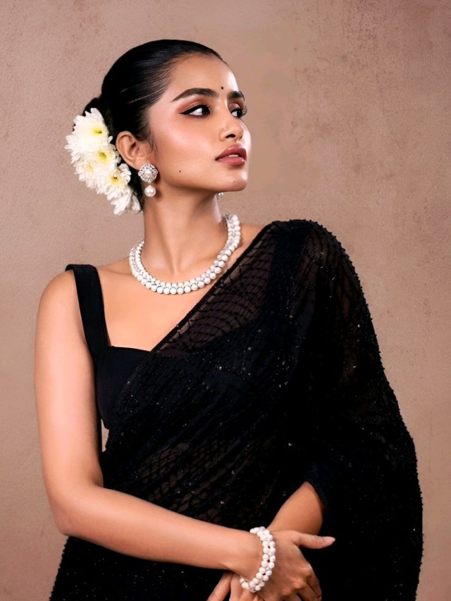 Neckpieces Designs : मकरसंक्रांतीला काळ्या रंगाच्या साडीवर असे नेकपीस नक्की ट्राय करा.
