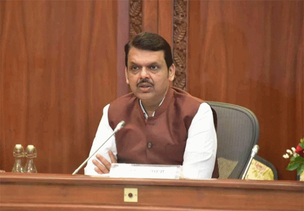 एमआयडीसी असलेल्या गावांना औद्योगिक नगरीचा दर्जा देण्याबाबतचे धोरण करा - मुख्यमंत्री
