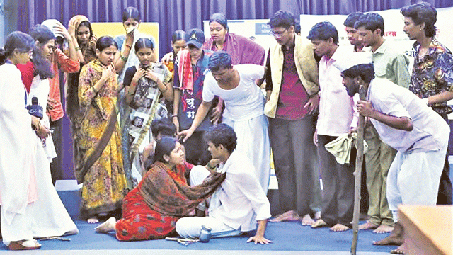 बोलीभाषा प्रयोगांचा अखंडित वसा...!