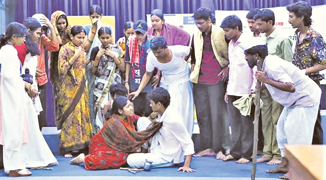 बोलीभाषा प्रयोगांचा अखंडित वसा…!