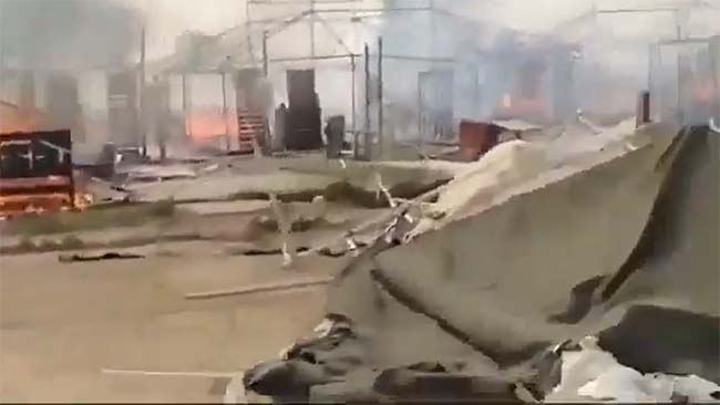 Fire : प्रयागराजमध्ये चाललंय तरी काय? आधी आग, मग चेंगराचेंगरी आता पुन्हा आग!