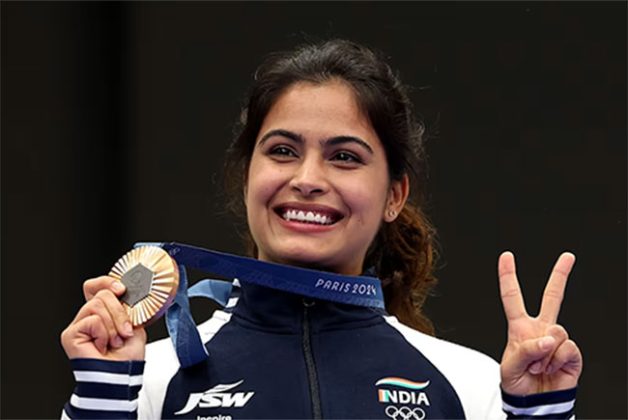 Manu Bhaker : मनू भाकर पॅरिस ऑलिम्पिकमध्ये जिंकलेली पदके परत करणार; नेमकं कारण काय?