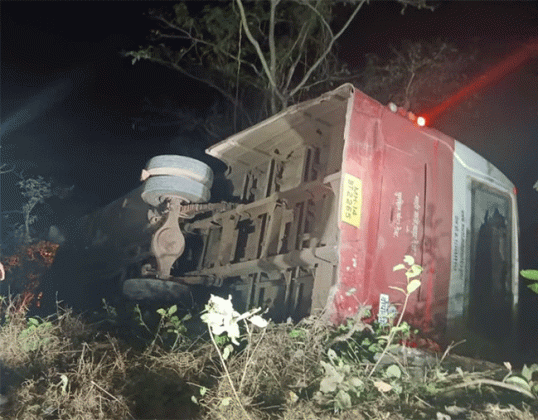 Ratnagiri ST Accident : मंडणगडच्या शेणाळे घाटात दाभोळ मुंबई एसटीचा भीषण अपघात!
