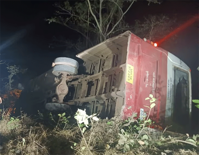 Ratnagiri ST Accident : मंडणगडच्या शेणाळे घाटात दाभोळ मुंबई एसटीचा भीषण अपघात!