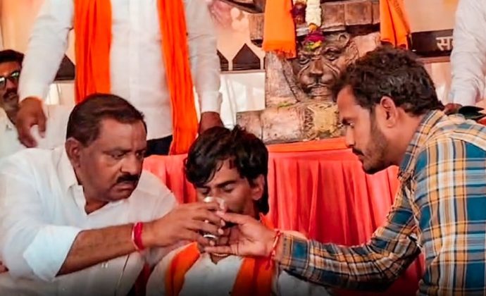 आमदार धसांनी ज्यूस पाजला, जरांगेंचे उपोषण स्थगित
