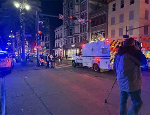 अमेरिका: नववर्षाचा जल्लोष करणाऱ्या लोकांना आधी ट्रकने चिरडले,नंतर गोळीबार, १२ जणांचा मृत्यू