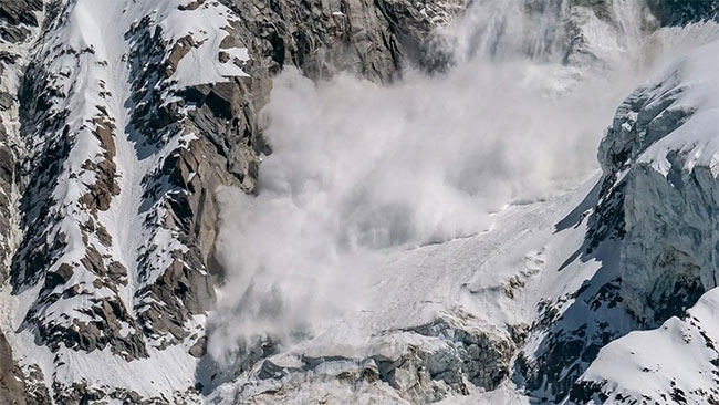 Badrinath Glacier Collapses : उत्तराखंडमध्ये हिमकडा कोसळडा! ५७ जण अडकले