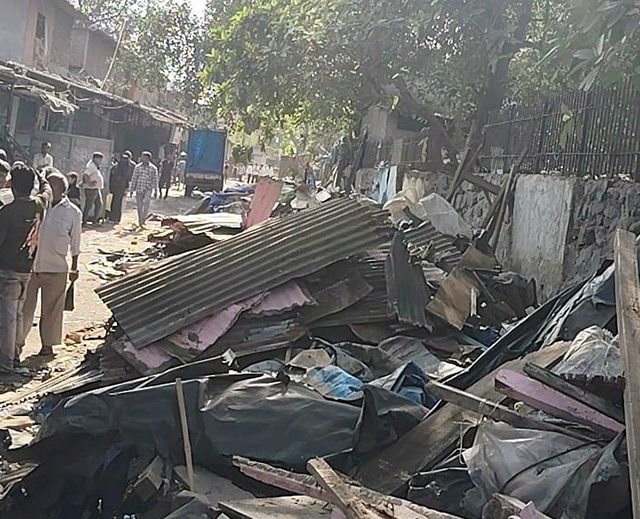 घाटकोपरमधील झुनझुनवाला परिसरातील ४३ अनधिकृत बांधकामांवर बुलडोझर
