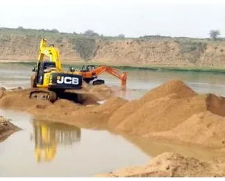 गिरणा माईचे वस्त्रहरण वाळू माफियांकडून सुरूच