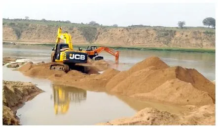 गिरणा माईचे वस्त्रहरण वाळू माफियांकडून सुरूच