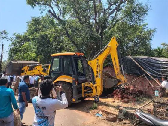 मालवणमध्ये 'पाकिस्तान झिंदाबाद'च्या घोषणा देणाऱ्या भंगारव्यवसायिकावर पालिकेचा हातोडा!