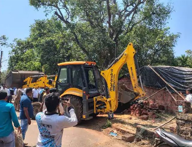 मालवणमध्ये 'पाकिस्तान झिंदाबाद'च्या घोषणा देणाऱ्या भंगारव्यवसायिकावर पालिकेचा हातोडा!