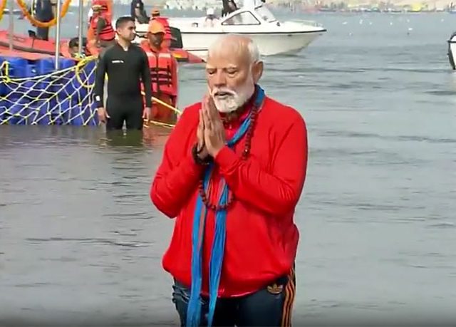 PM Narendra Modi : महाकुंभमेळ्यात पंतप्रधान मोदींचं अमृतस्नान!