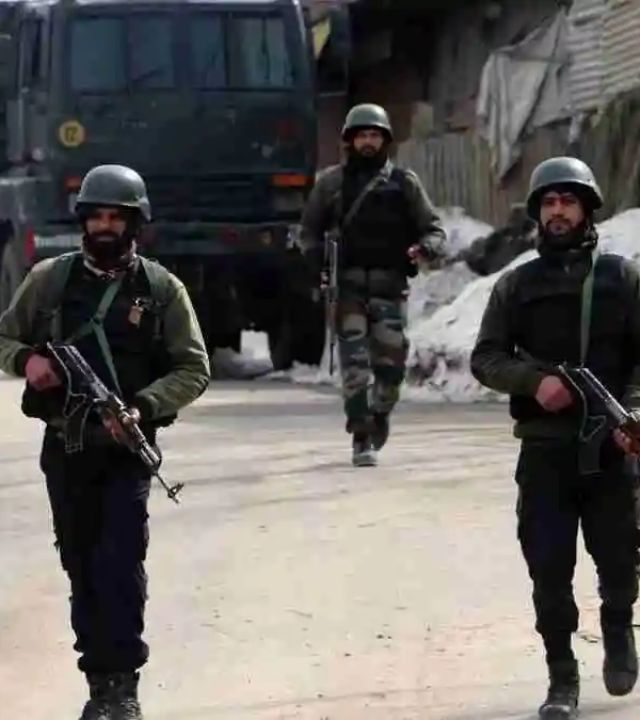 Balochistan Firing : बलुचिस्तानमध्ये अज्ञात बंदूकधाऱ्याकडून बसमधील ७ प्रवाशांवर गोळीबार
