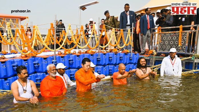 Bhutan King In Mahakumbh : भूतानच्या राजांचे त्रिवेणी संगमात स्नान