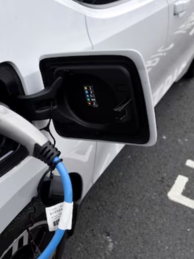Electric Vehicle : इलेक्ट्रिक वाहन चार्जिंगसाठी दर निश्चित; प्रति युनिट १८ रुपयांचा खर्च