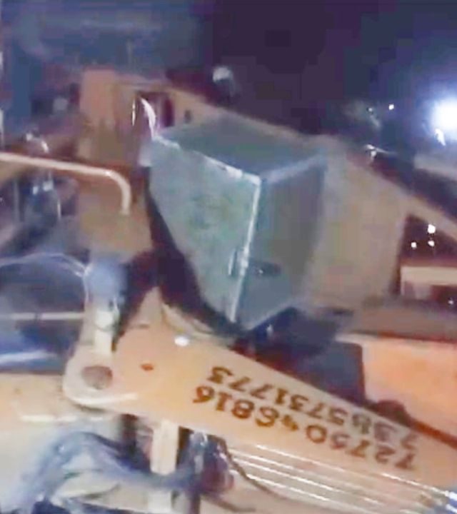 Truck Accident : मनमाडला टँकरची क्रेनला धडक, दोन ठार; तीन गंभीर