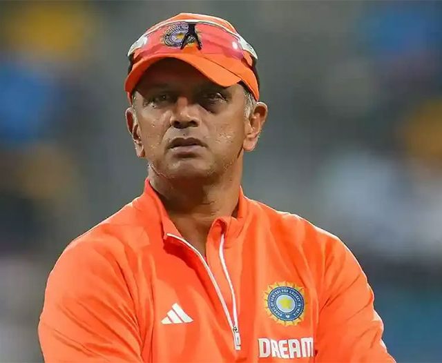 Rahul Dravid : राहुल द्रविडच्या कारला लोडिंग रिक्षाची धडक, व्हिडिओ व्हायरल!