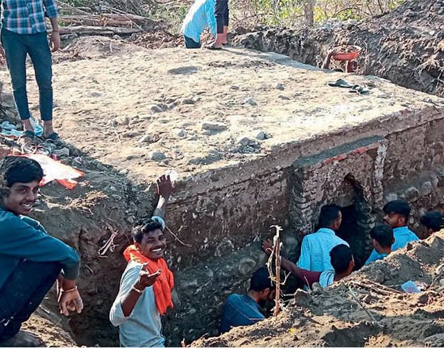 Ancient Shiv Temple : महाशिवरात्री आधीच चमत्कार! देऊरवाडा येथे जमिनीच्या आत सापडले पुरातन शिव मंदिर