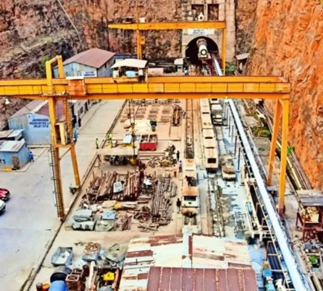 Telangana : तेलंगणा बोगदा दुर्घटना, अडकलेल्या आठ जणांच्या सुटकेचे प्रयत्न सुरू