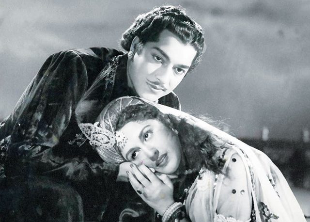 ‘जाग, दर्द-ए-इश्क जाग...’